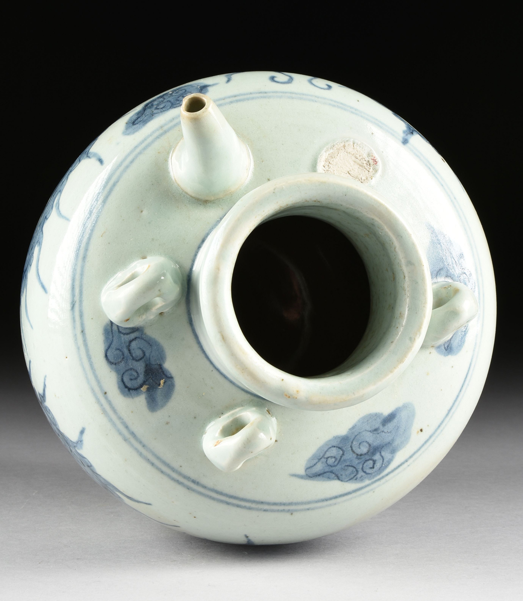 A CHINESE EXPORT BLUE AND WHITE DOUBLE HANDLED WINE/WATER JUG, LATE QING DYNASTY STYLE, the circular - Image 9 of 11