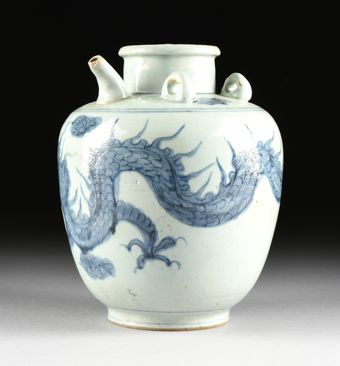 A CHINESE EXPORT BLUE AND WHITE DOUBLE HANDLED WINE/WATER JUG, LATE QING DYNASTY STYLE, the circular - Image 6 of 11