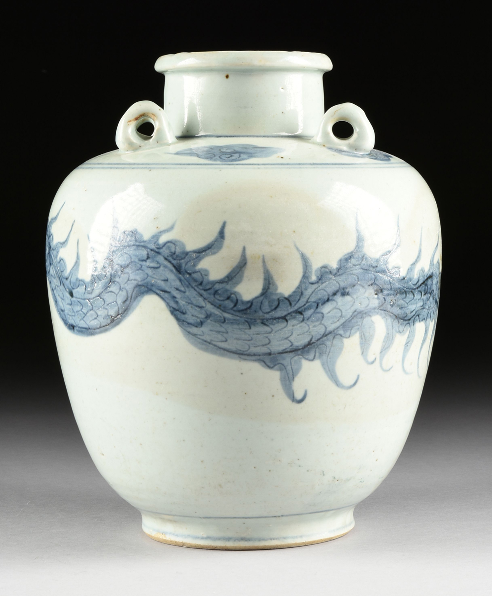 A CHINESE EXPORT BLUE AND WHITE DOUBLE HANDLED WINE/WATER JUG, LATE QING DYNASTY STYLE, the circular - Image 8 of 11