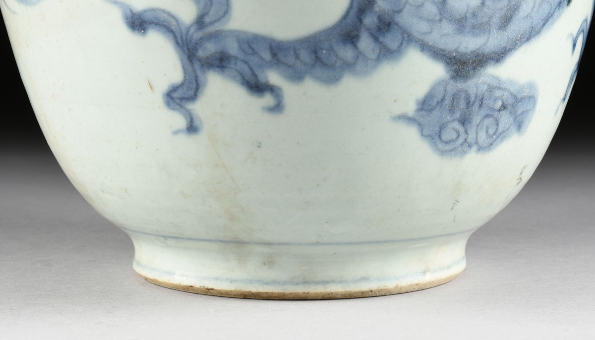 A CHINESE EXPORT BLUE AND WHITE DOUBLE HANDLED WINE/WATER JUG, LATE QING DYNASTY STYLE, the circular - Image 5 of 11