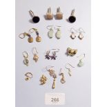 A box of jewellery to include a silver pair of cufflinks, silver earrings and various odd gold