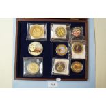 Wooden presentation case with Windsor Mint medallions, 8 total including Battle of Trafalgar,