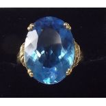 A 9ct gold ring set large Swiss blue topaz (approx 20cts), size N