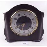 A Bakelite mantel clock