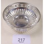 A small silver pierced bon bon dish, Birmingham 1967, 35g