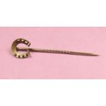 A 15 carat gold Edwardian horseshoe stick pin