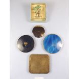 Four various compacts and a costume brooch