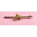 A 9 carat gold horse head bar brooch or stock pin - 4.5g