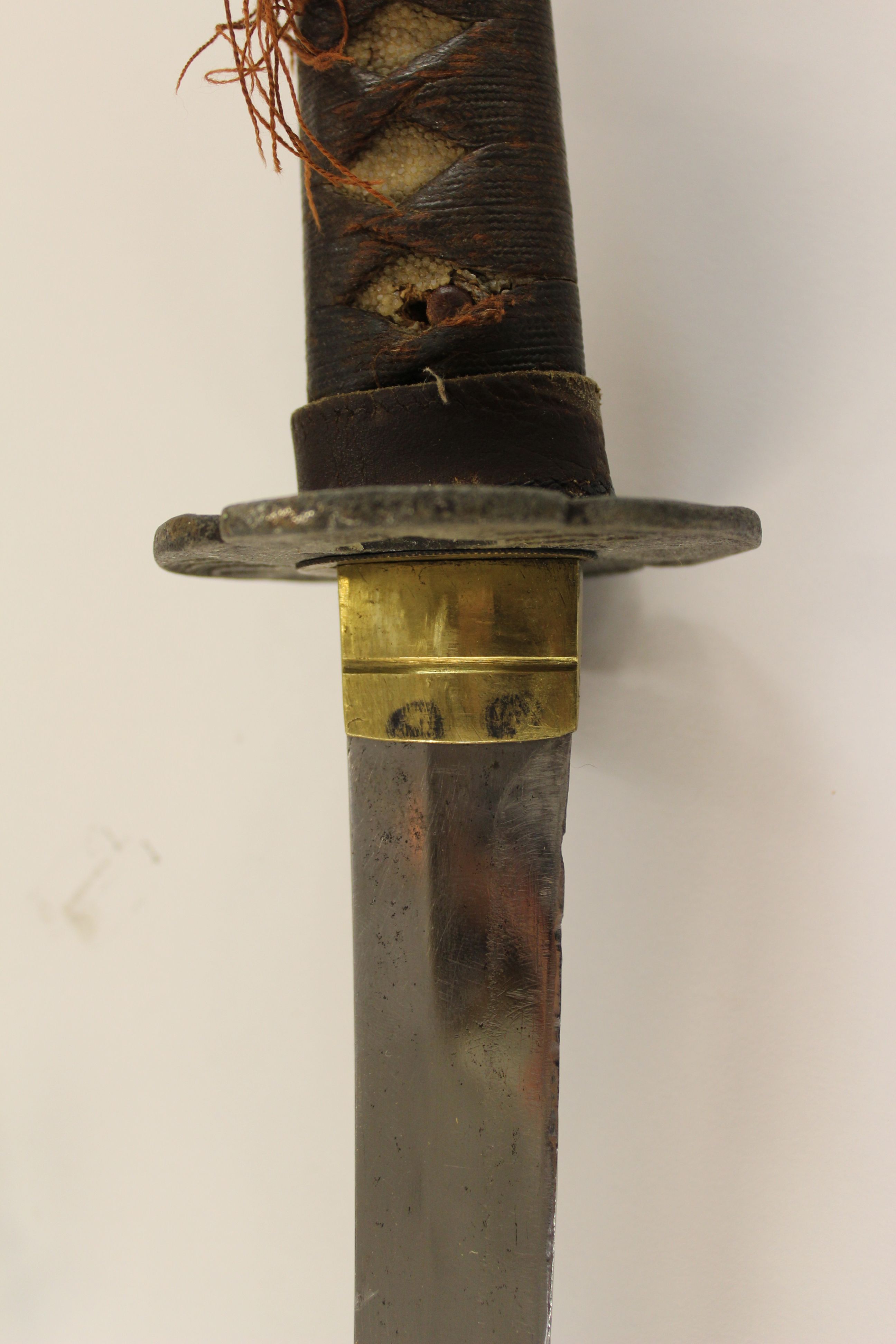 Japanese wakizashi sword, 22 ins blade, early tsuba, unsigned tang, - Image 5 of 12