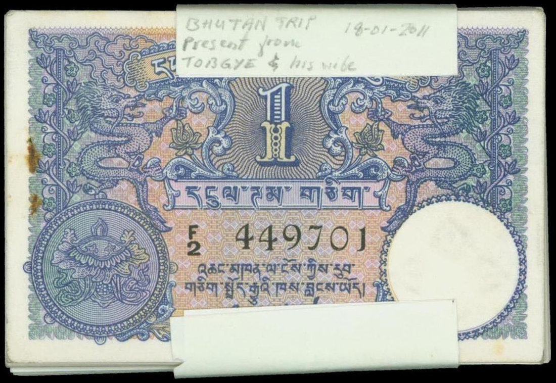 Royal Government of Bhutan, a consecutive set of 100, 1 Ngultrum, ND(1974), serial number F2 449(70