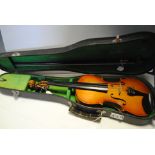 Violin, full size in good condition with no obvious cracks or marks together with bow and hard case