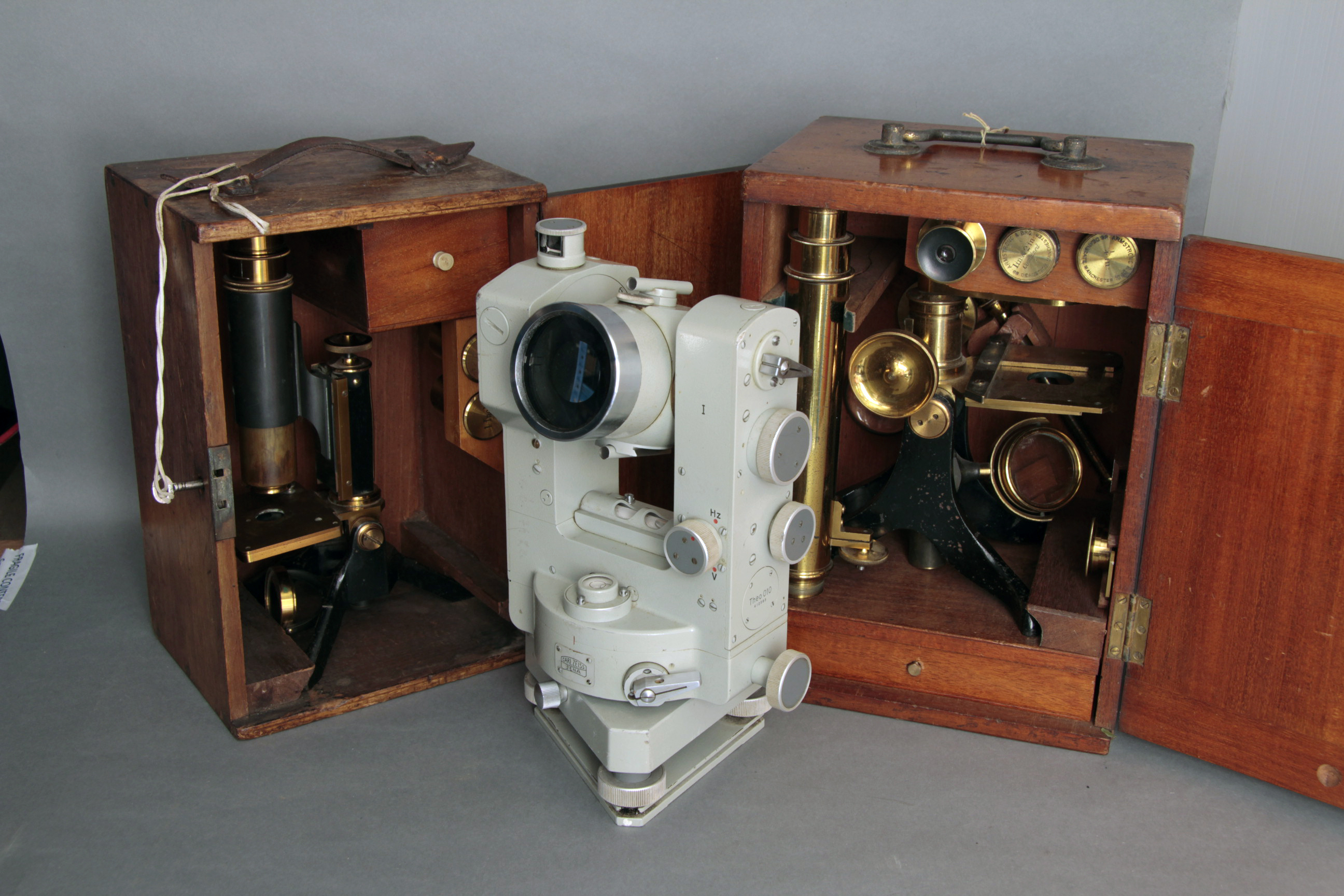 Theodolite, made by Carl Zeiss Jena together with two microscopes all in wooden boxes (3)
