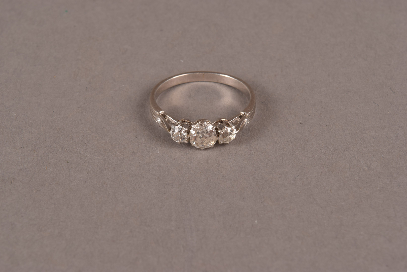 An Art Deco period three stone diamond engagement ring, set with three old cuts on mount with - Image 2 of 4