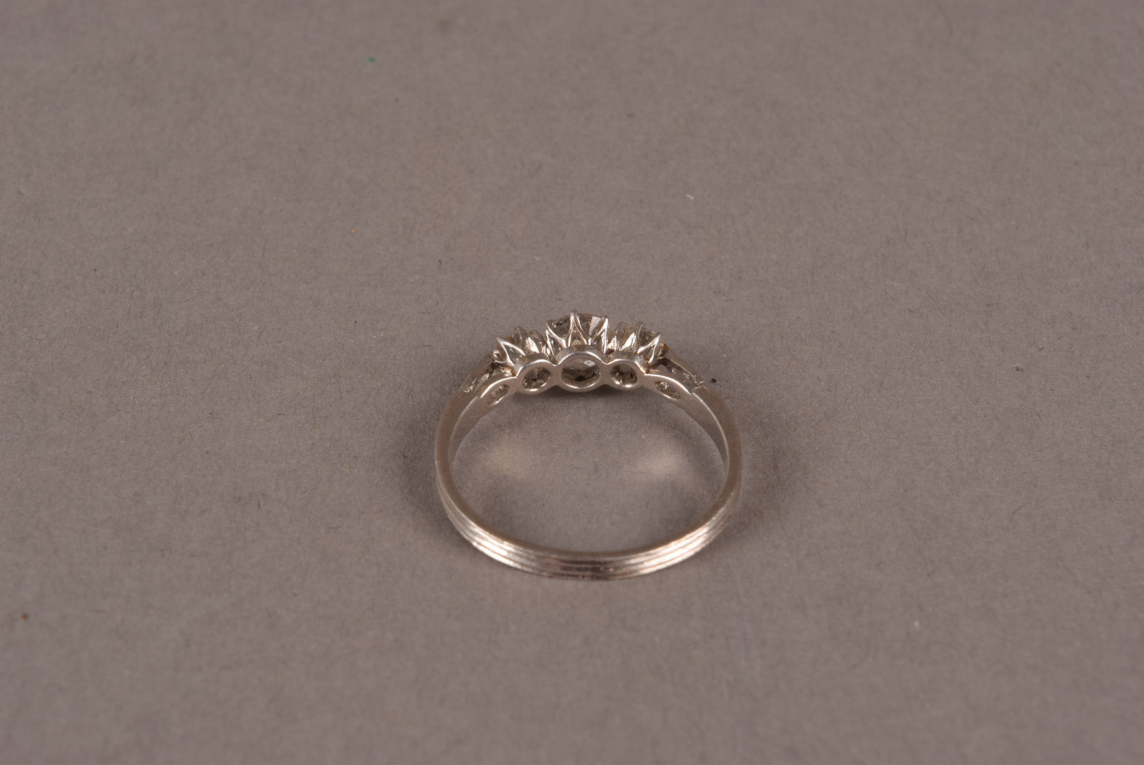 An Art Deco period three stone diamond engagement ring, set with three old cuts on mount with - Image 3 of 4
