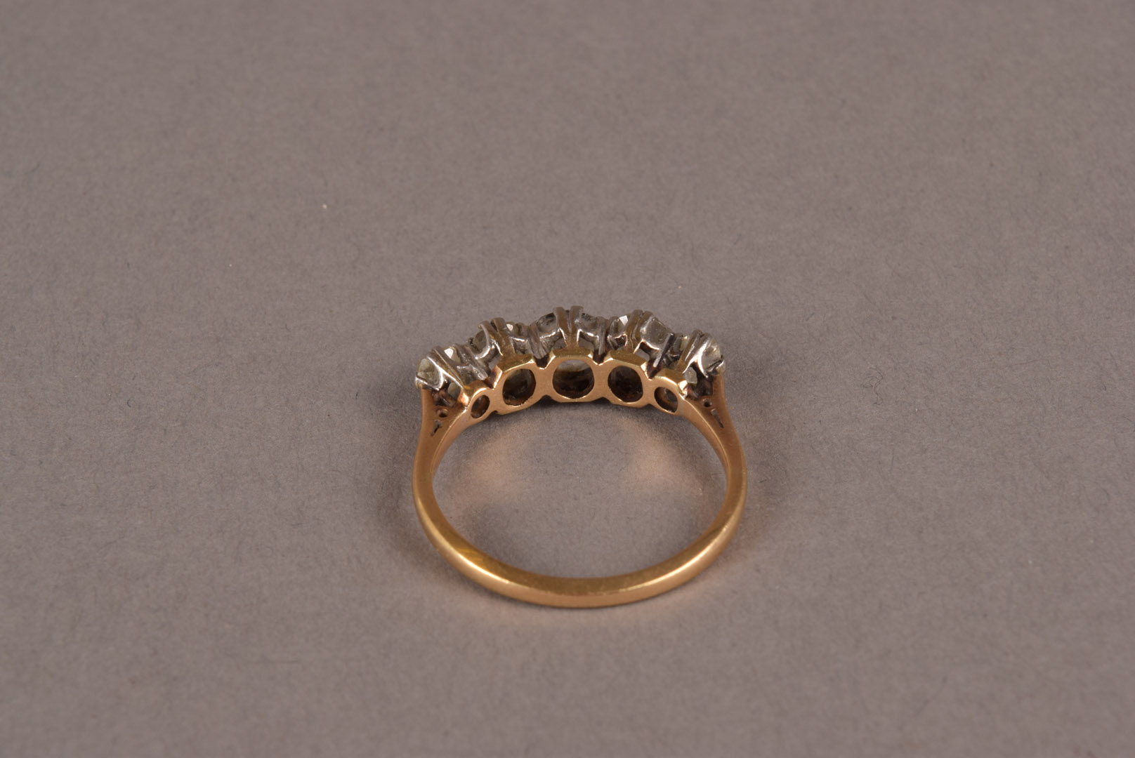 A late Victorian or Edwardian period five stone diamond engagement ring, having graduating old - Image 3 of 4