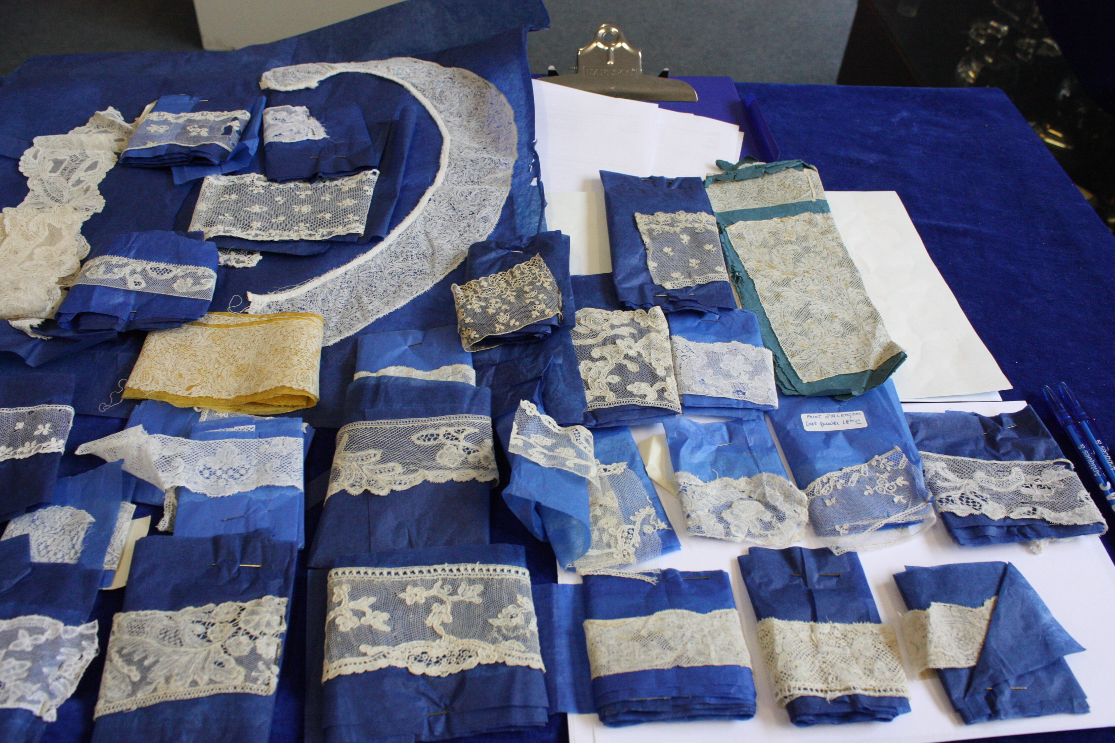 A collection of Brussel’s, Mechlin, and Binch lace samples and lengths (parcel) - Image 4 of 4