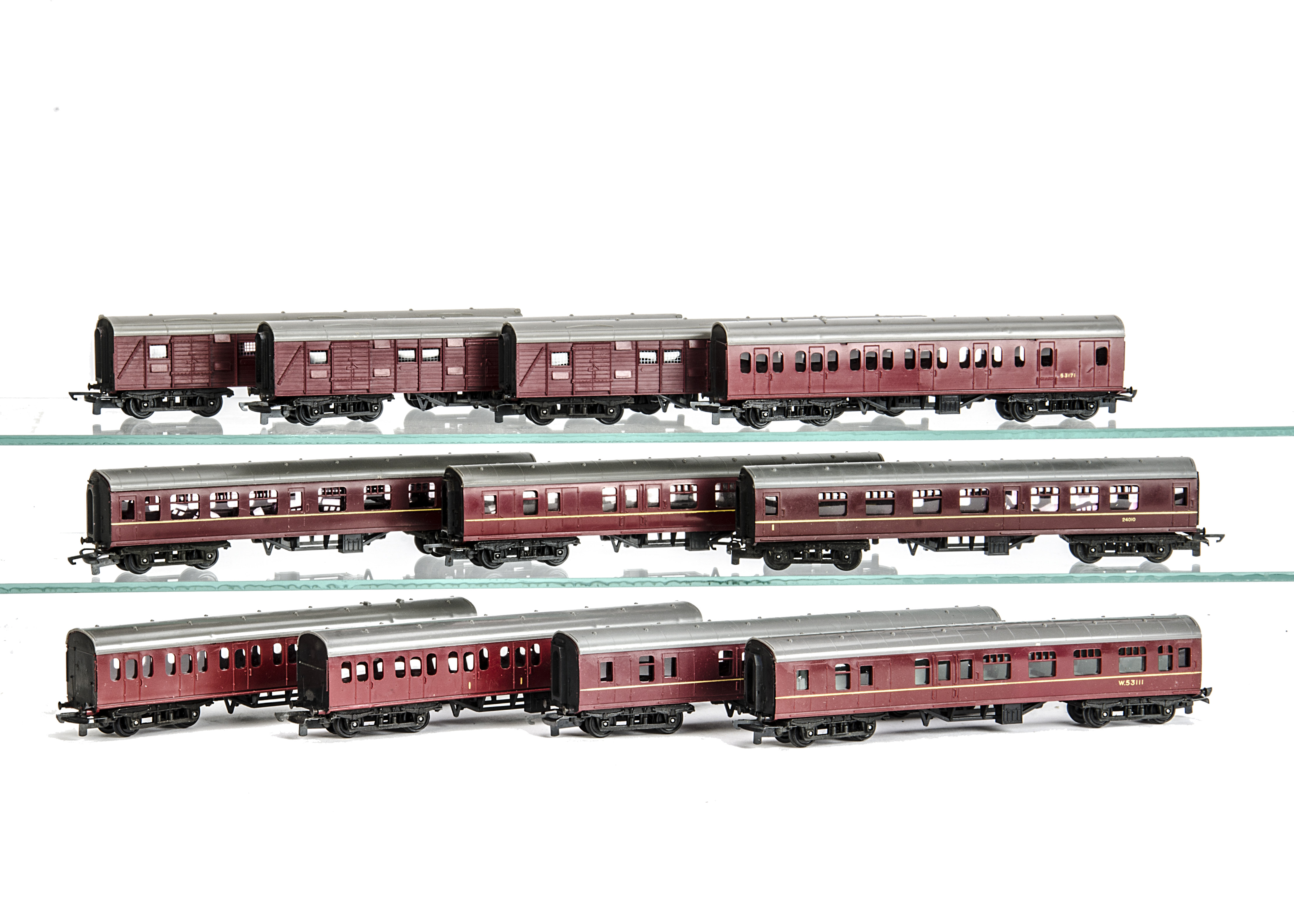 Tri-ang TT Gauge assorted unboxed Maroon Coaches, including sleeping car, restaurant cars, other