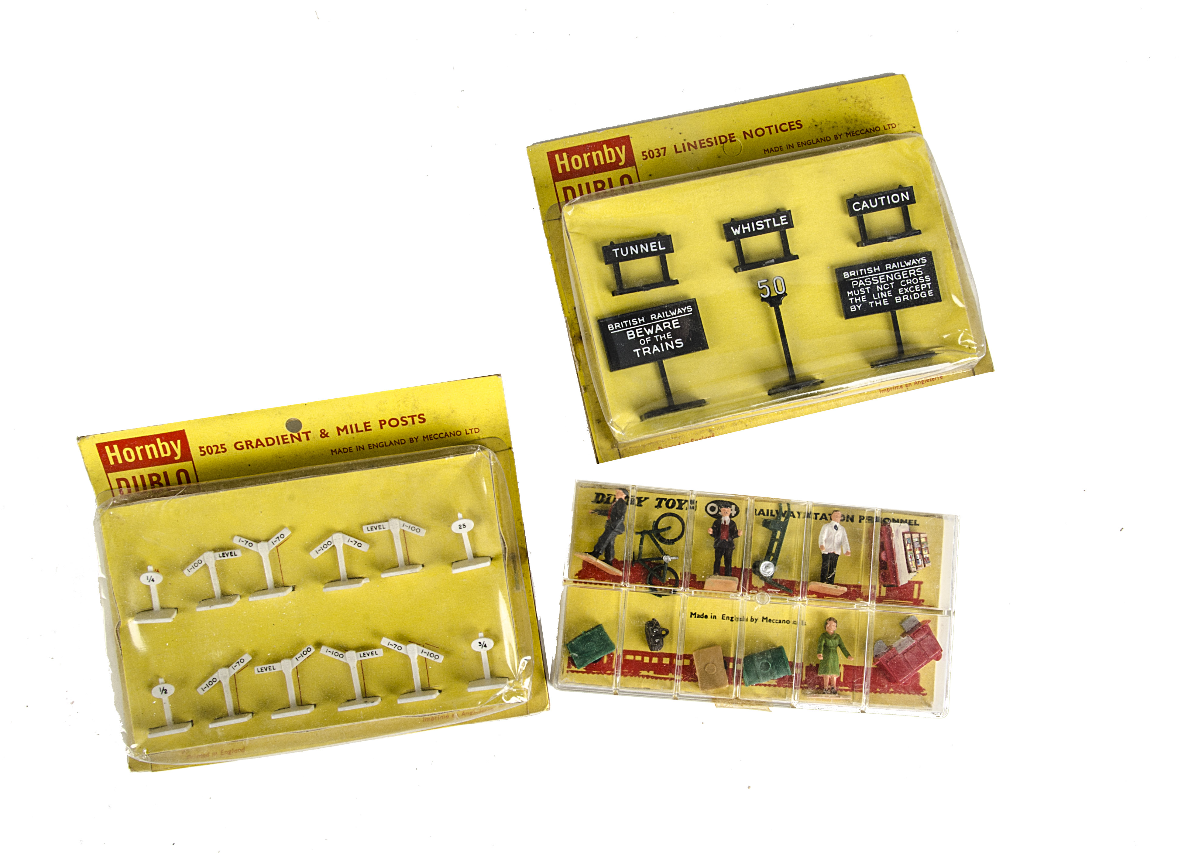 Hornby-Dublo 00 Gauge Accessory Packs, 054 Railway Station Personnel with two suitcases, in original
