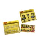 Hornby-Dublo 00 Gauge Accessory Packs, 054 Railway Station Personnel with two suitcases, in original