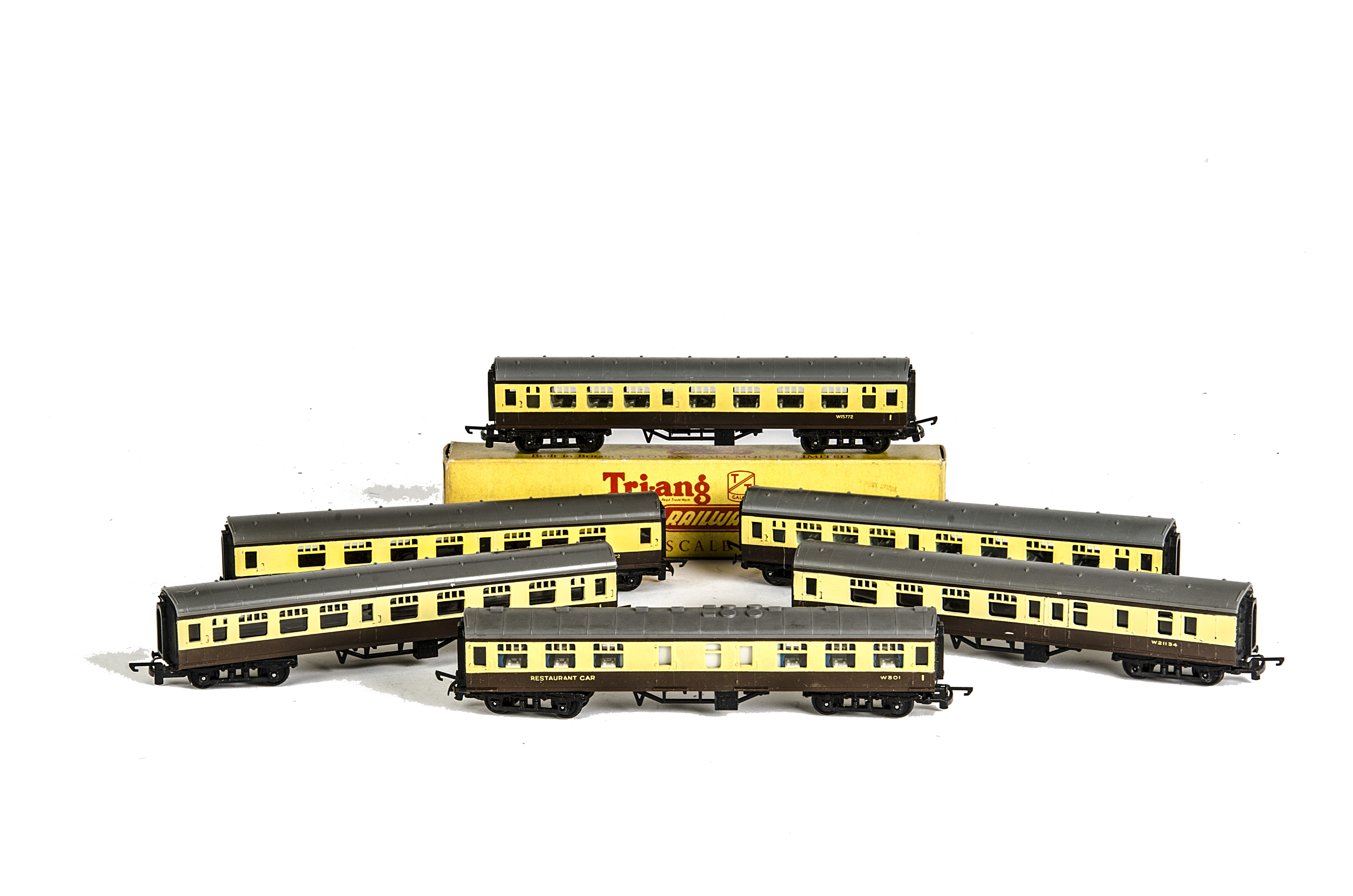 Tri-ang TT Gauge WR chocolate and cream coaches, including restaurant cars (3), and others, VG,