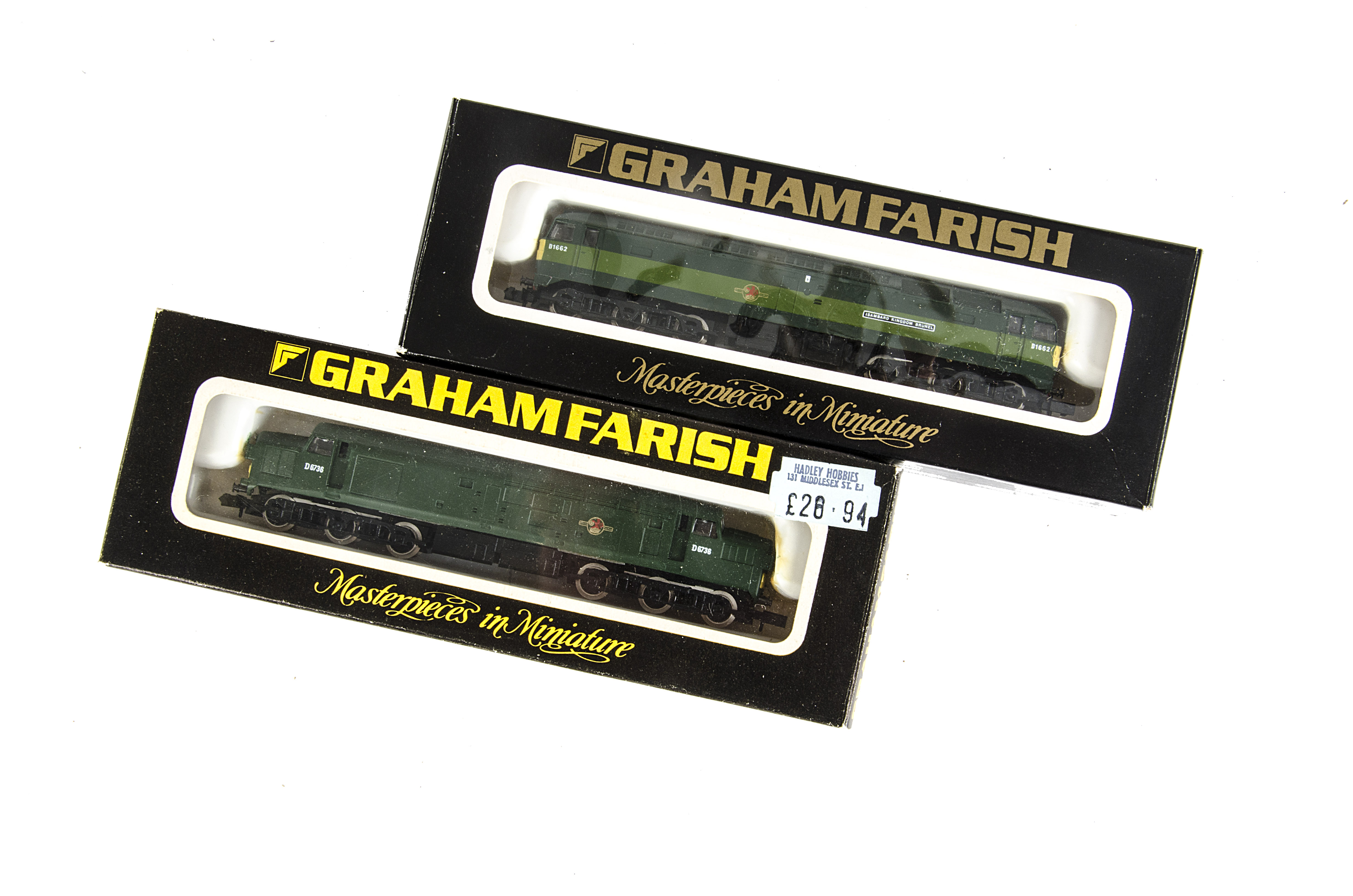 Graham Farish N Gauge BR Green-Era Diesel Locomotives, comprising class 37 no D6736, and class 47