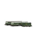 A pair of Tri-ang TT Gauge Diesel Locomotives, unboxed BR green A1A A1A diesel locomotive No D5501