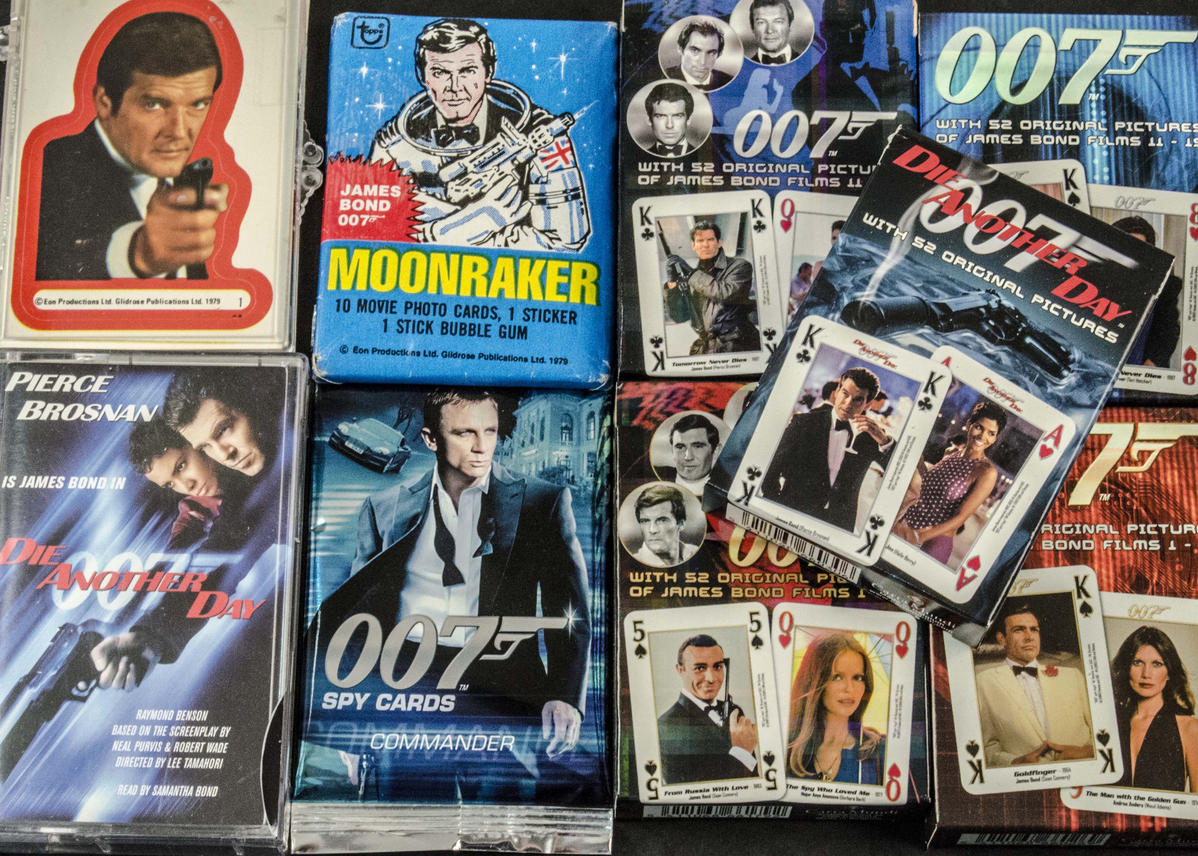 Trade Cards, James Bond, a vast selection of loose cards from various sets, also includes James