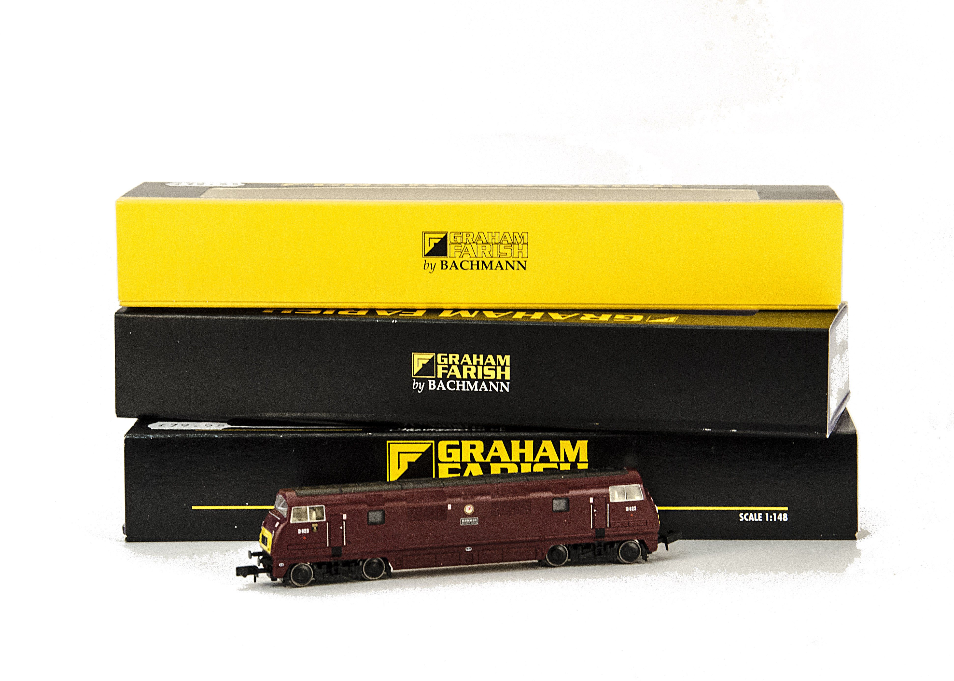 Graham Farish by Bachmann N Gauge BR Diesel Locomotives, ref 371-600A 'Warship' D823 'Hermes' in