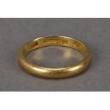 A modern 22ct gold wedding band, hallmarked, 5g, size P