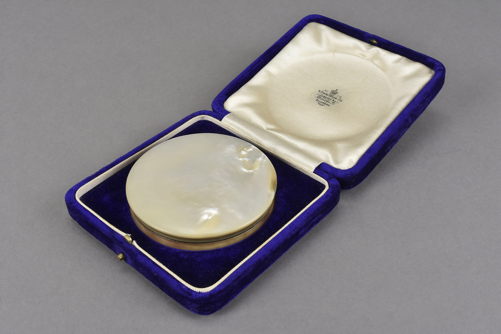 A very fine Victorian mother of pearl and silver mounted box, presented in a fitted N. Coulander Ltd - Image 4 of 4