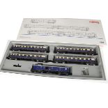 Marklin HO Gauge 3-Rail DR 'Rheingold' 5-Car Coach Set, ref 4228, five long distance express cars,