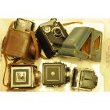 A collection of twin lens reflex cameras, to include Yashica examples (mostly af)