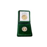 A modern full sovereign proof coin, in Royal Mint case, dated 1980, Unc (2)