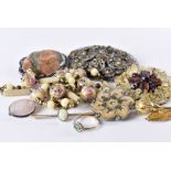 Nine items of jewellery, including a 9ct gold and opal brooch, a silver and agate brooch, a modern