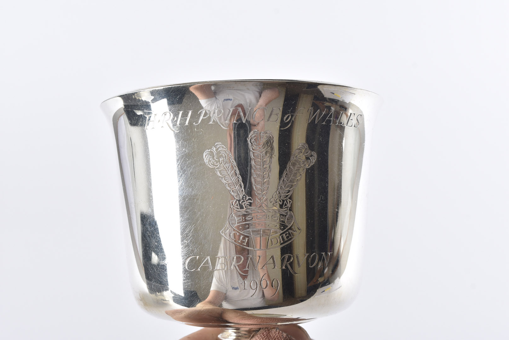 A 1960s silver commemorative goblet, celebrating the Prince of Wales Caernarvon 1969, 10.9 ozt - Image 2 of 4