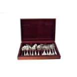 A collection of silver plated flatware, including a set of six silver teaspoons, 2.5 ozt, a cased