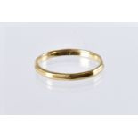 An 18ct gold wedding band, ten sided outer, hallmarked, 2g and size O