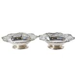 A fine pair of Art Deco silver footed dishes from Goldsmiths & Silversmiths, having ornately pierced