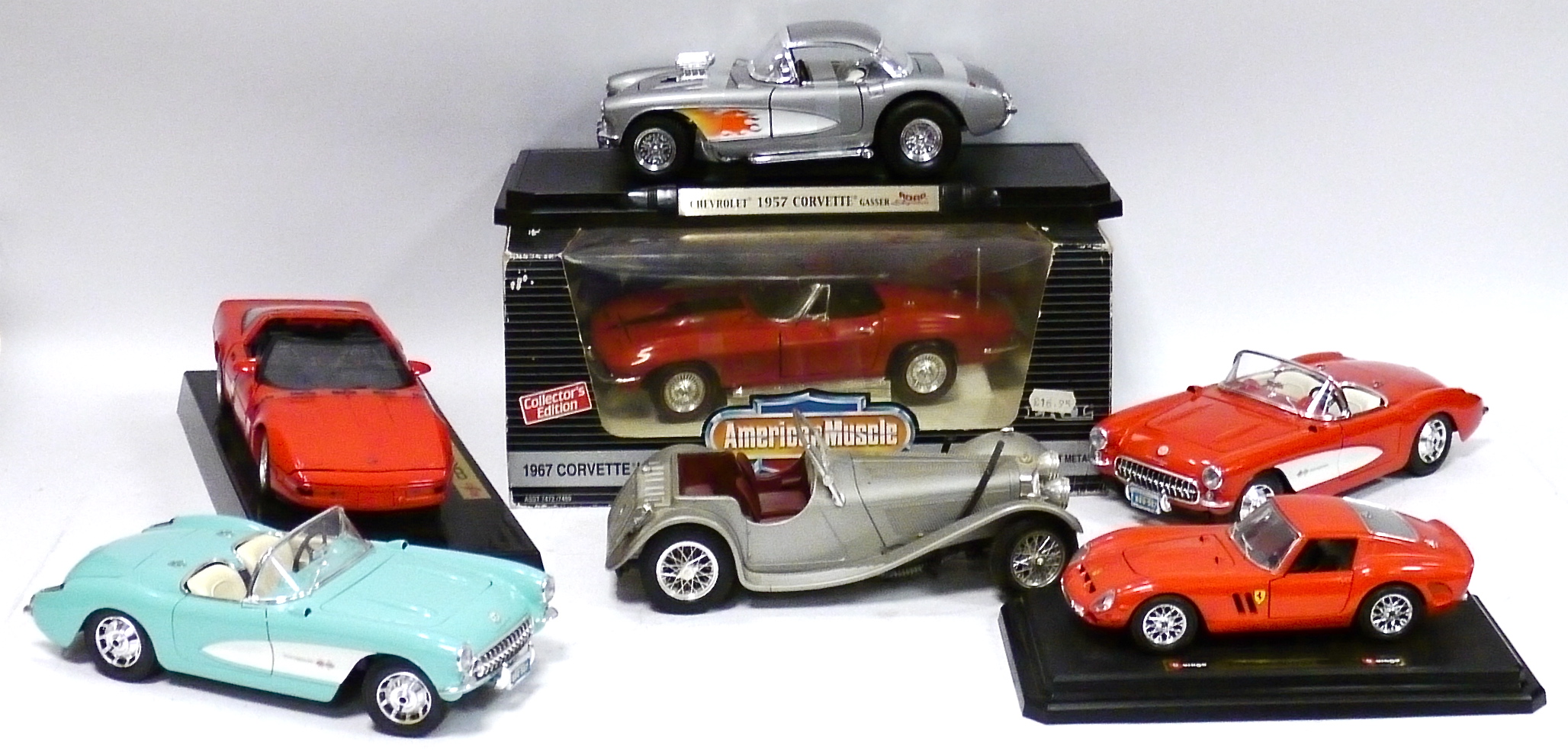 Large Scale Modern Diecast, mainly Corvettes by Burago, Maisto, Road Signature and others, including