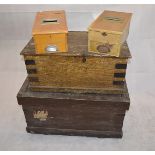 A pine tool box, 88 cm wide, a painted pine box with metal straps, and two shop tills (4)