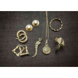 Nine items of 9ct gold and yellow metal jewellery, including three rings, two pairs of earrings, a