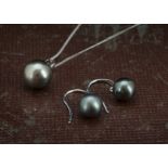 A modern Tahitian black pearl pendant and earrings set, with silver mounts, with silver chain (3)