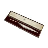 An early 20th century silver and gold quill pen letter opener from Goldsmiths & Silversmiths, the