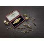 A group of Victorian and later gold and yellow metal jewellery, including a 22ct gold wedding