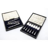 A cased set of George V silver teaspoons, together with a collection of cased silver plated