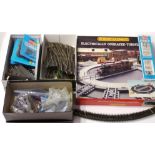 Hornby 00 Gauge Turntable and various makers 00 Gauge Track and Points, R070 electrically Operated