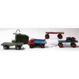 Shackleton Dyson Trailer, dark green with red wheel arches, two additional trailers, Tri-ang