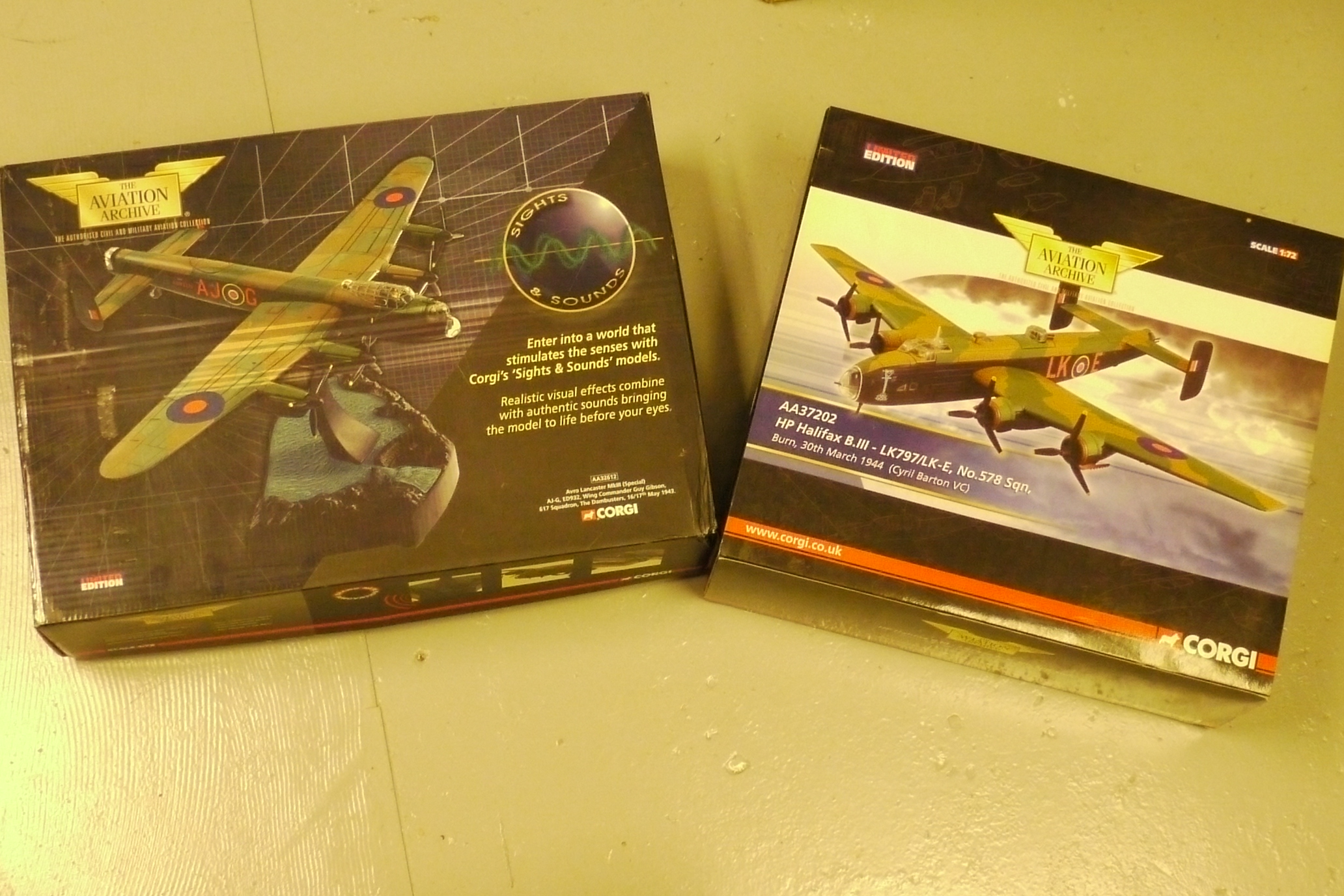 Corgi Aviation Archive Scale 1:72, boxed Limited Edition AA37202, HP Halifax B.III - LK797/LK-E, No.