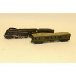 A Märklin HO Gauge 3-rail SK800 Streamlined 4-6-4 Locomotive mit Tender und 354 Gepackwagen, the