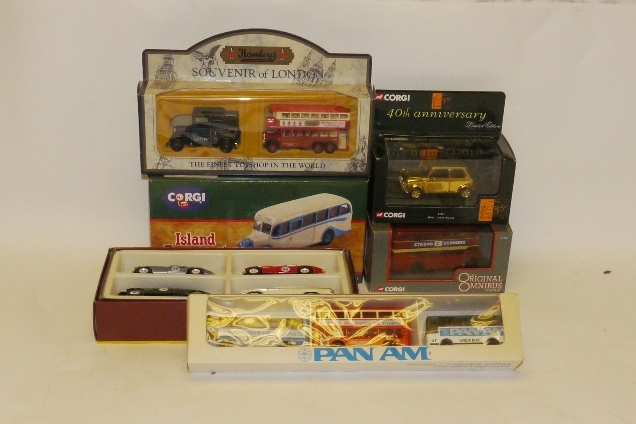 Modern boxed Diecast, Corgi 40th anniversary gold plated limited edition 04501 Mini, Corgi set of